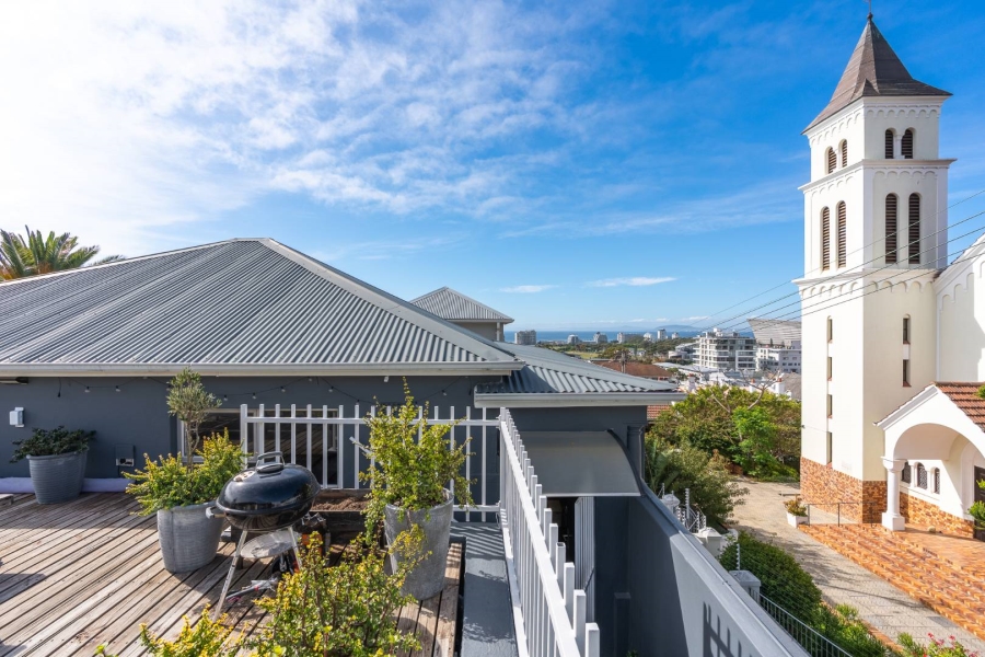 2 Bedroom Property for Sale in Green Point Western Cape